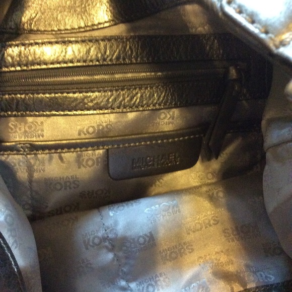 🌺 Michael Kors Metallic Silver Hobo Bag 🌺 - Picture 5 of 5